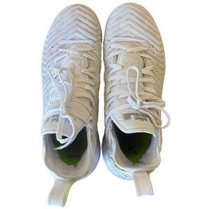 Nike Lebron XVI 16 Buzz Lightyear Size 10.5 Volt White Purple Grape AO2588-102